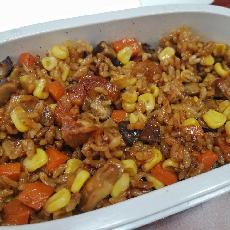 懒人必备～电饭煲腊肠焖饭