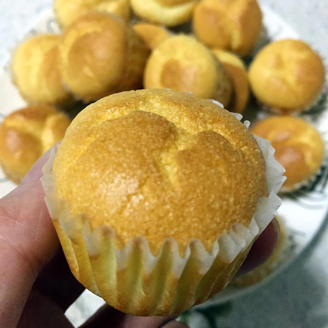 软绵绵戚风纸杯蛋糕