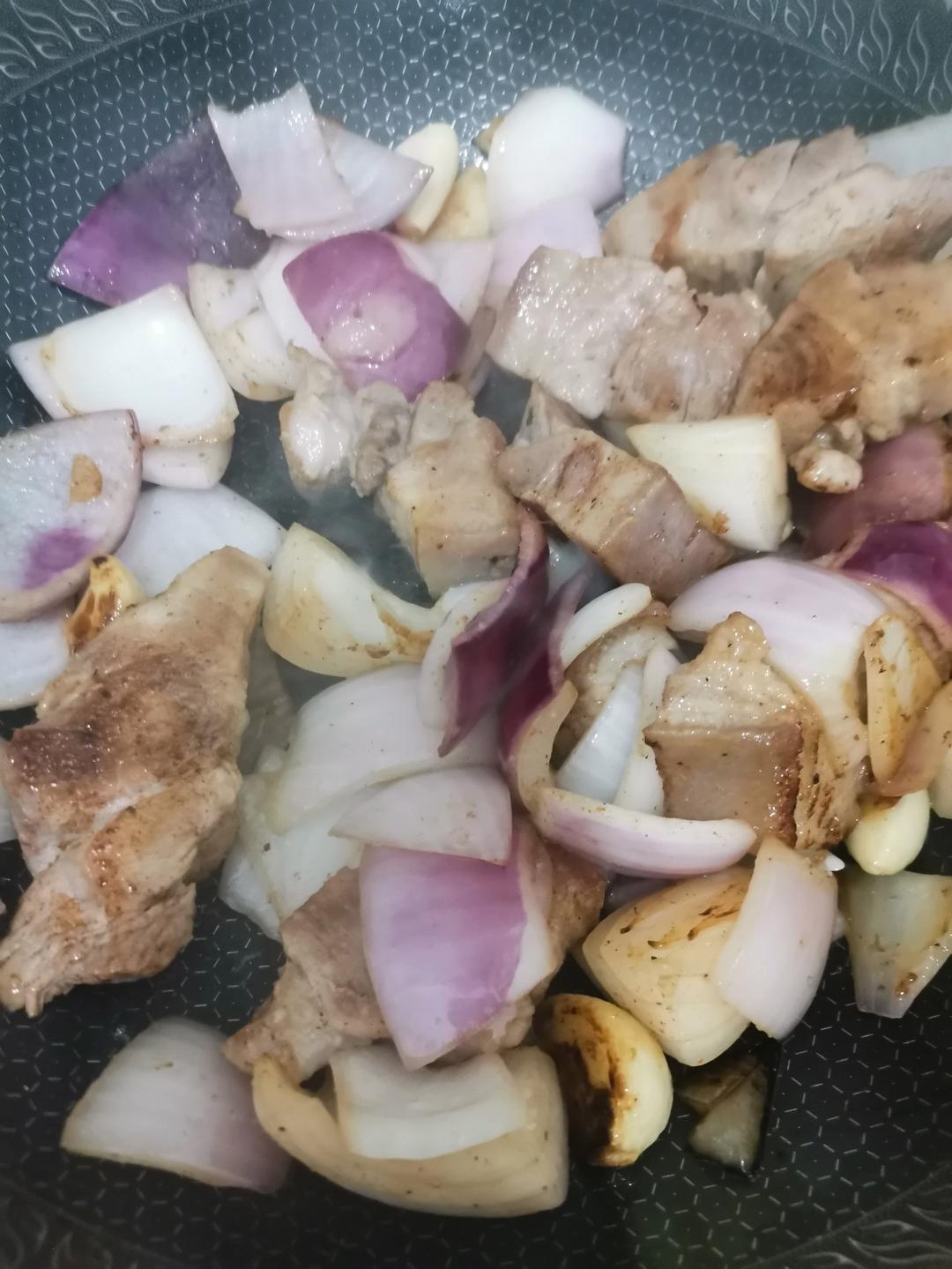小姨妈啤酒鸡蛋红烧肉（杠杠的硬菜，一滴水不加的香香蛋和肉，充满负罪感的满足）