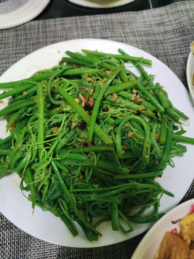龙须菜的做法步骤图 龙须菜怎么做好吃 容容 下厨房 龙须菜的做法步骤图 龙须菜怎么做好吃 容容 下厨房