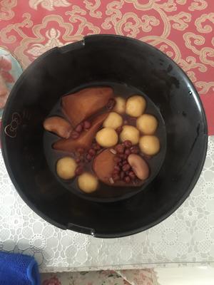 糯米地瓜丸子+红豆薏仁地瓜甜汤的做法 步骤3