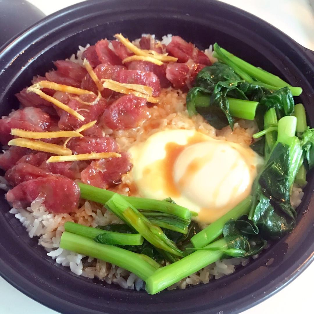 广式腊味煲仔饭