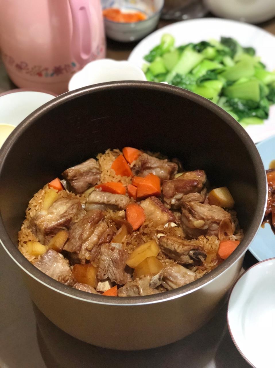 喷香排骨焖饭（爆好吃）