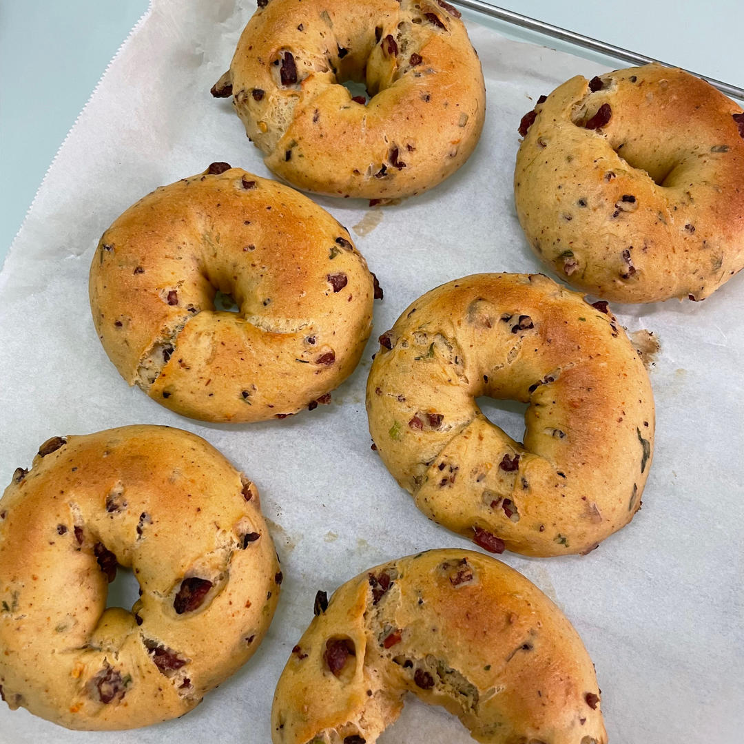 香葱腊肠贝果（咸辣口）一定要做！！绝了！！