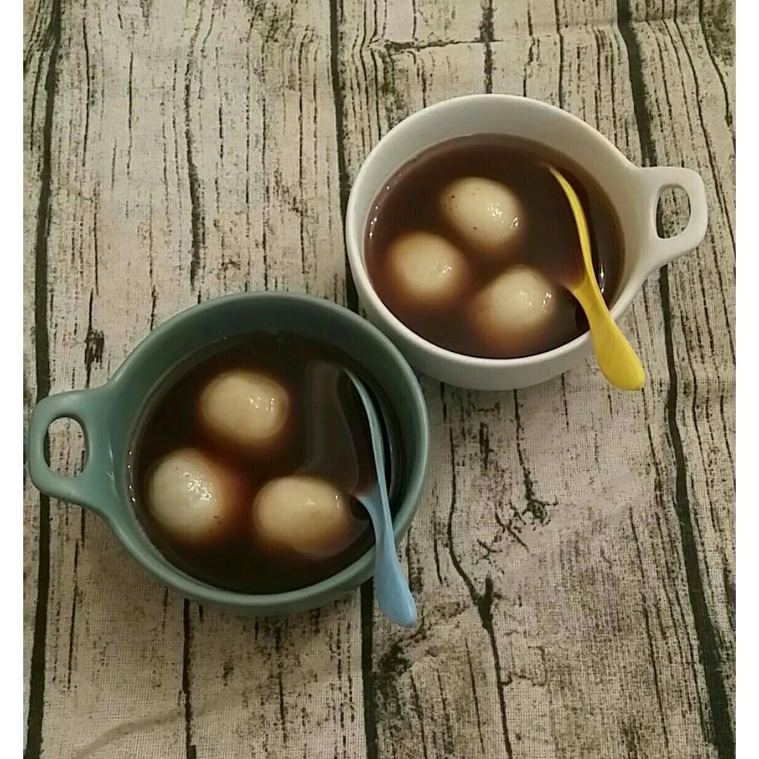 花生黑芝麻汤圆