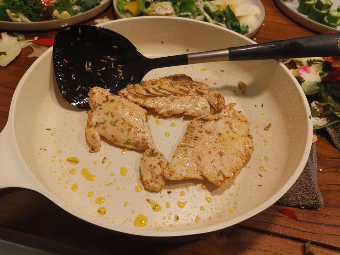 迷迭辣鸡胸肉
