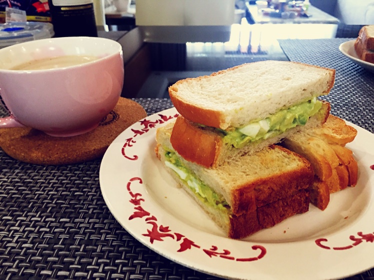 牛油果鸡蛋三明治