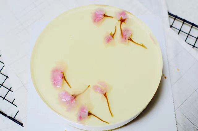 樱花彩虹慕斯蛋糕