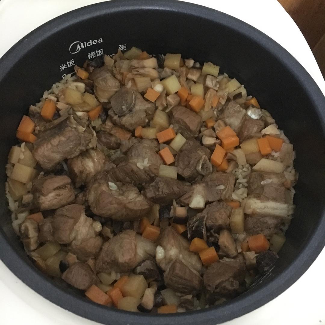 喷香排骨焖饭（爆好吃）