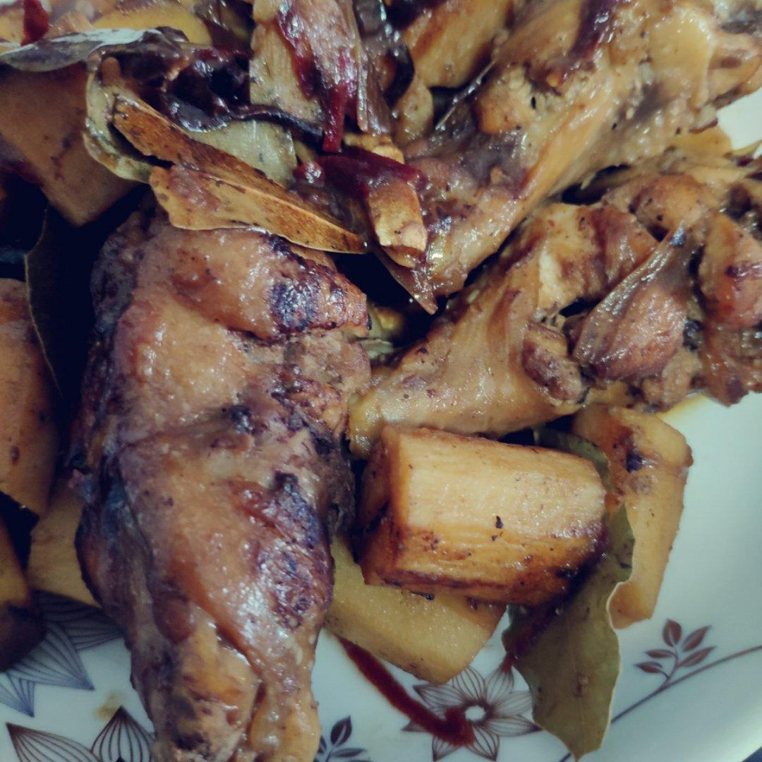 鸡腿炖土豆