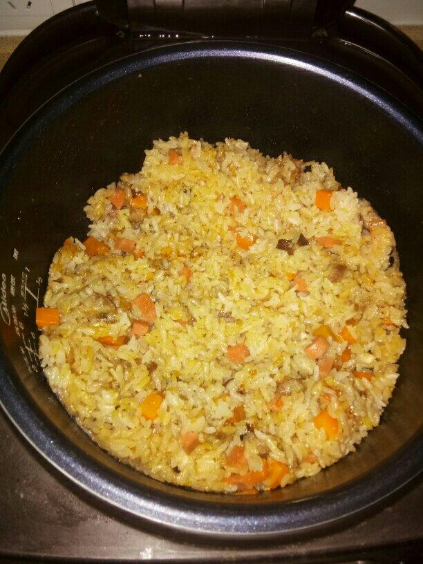 [懒人]西红柿腊味焖饭（电饭锅）