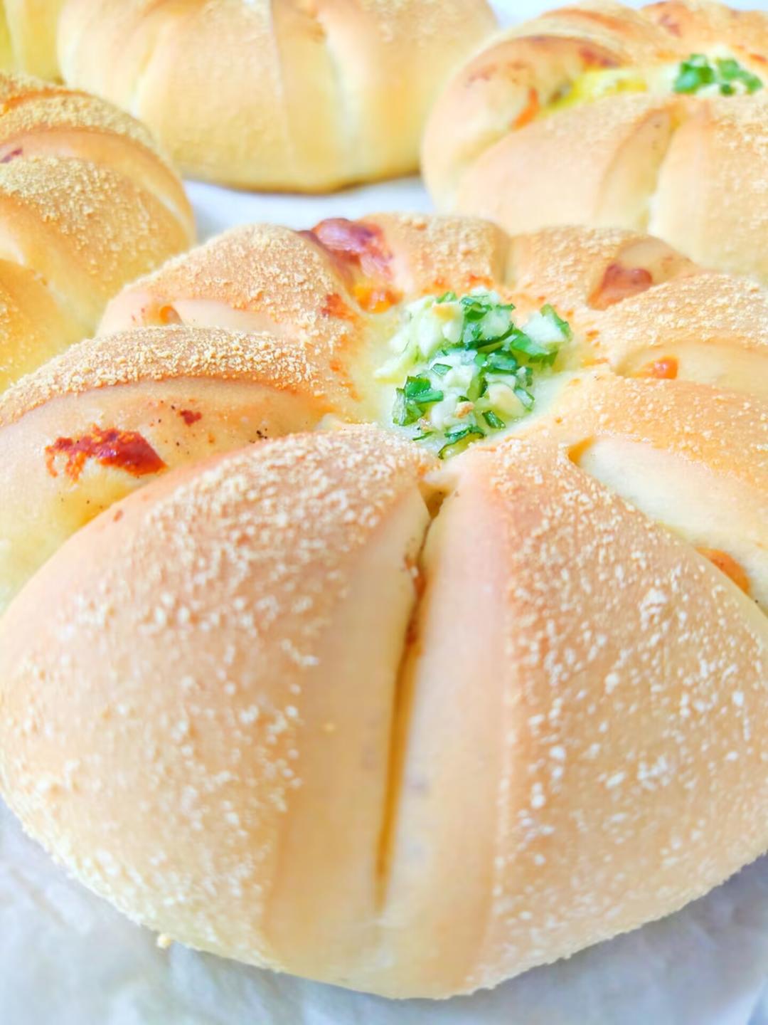 『美味咸香』椒盐土豆香肠花花包