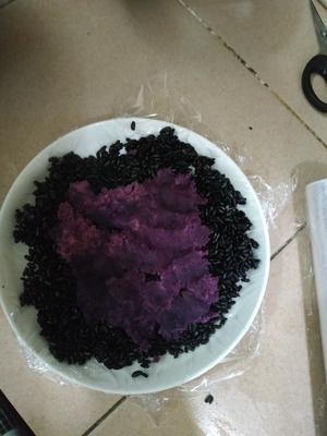 减肥也可以吃的无油低脂超级简易版本紫薯黑米饭团的做法 步骤5