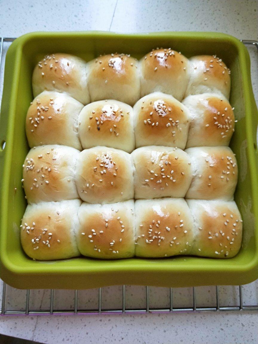 大人小孩都爱不释口的【蜂蜜牛奶小餐包】