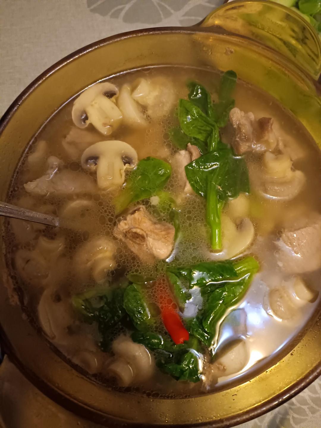 白蘑菇排骨汤