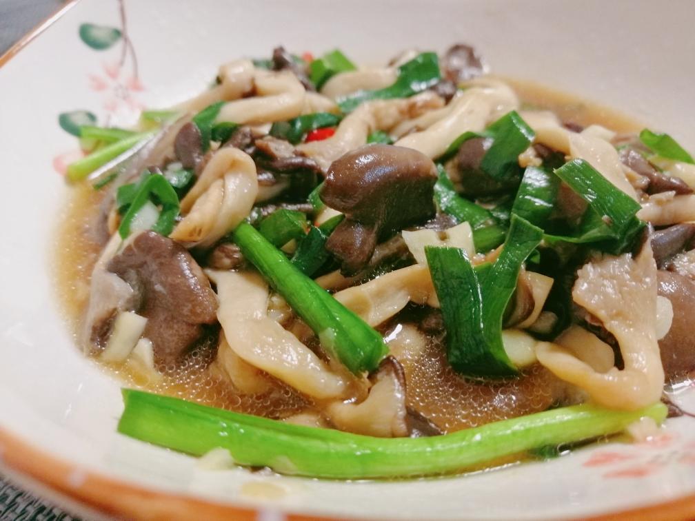 老爸的素炒蘑菇 想念家的味道的做法步骤图 肥脸小河豚 下厨房 老爸的素炒蘑菇 想念家的味道的做法步骤图 肥脸小河豚 下厨房