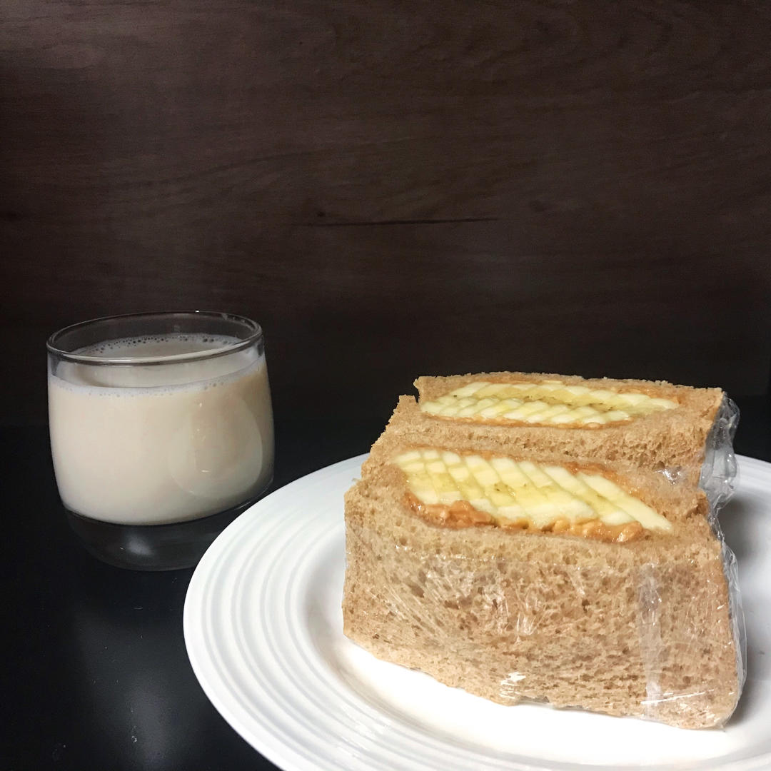 香蕉泥花生酱三明治（我的食欲稳定器）| 健康·三餐