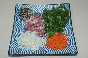 鲜肉韭菜锅贴的做法 步骤2