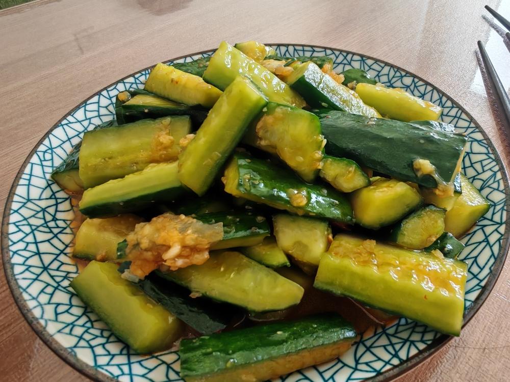 2分钟就能做好的《凉拌拍青瓜》