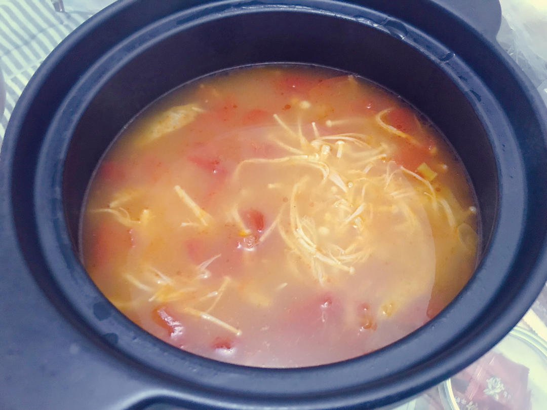 西红柿金针菇汤，超级鲜