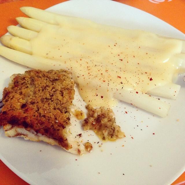 水煮白芦笋配荷兰酱