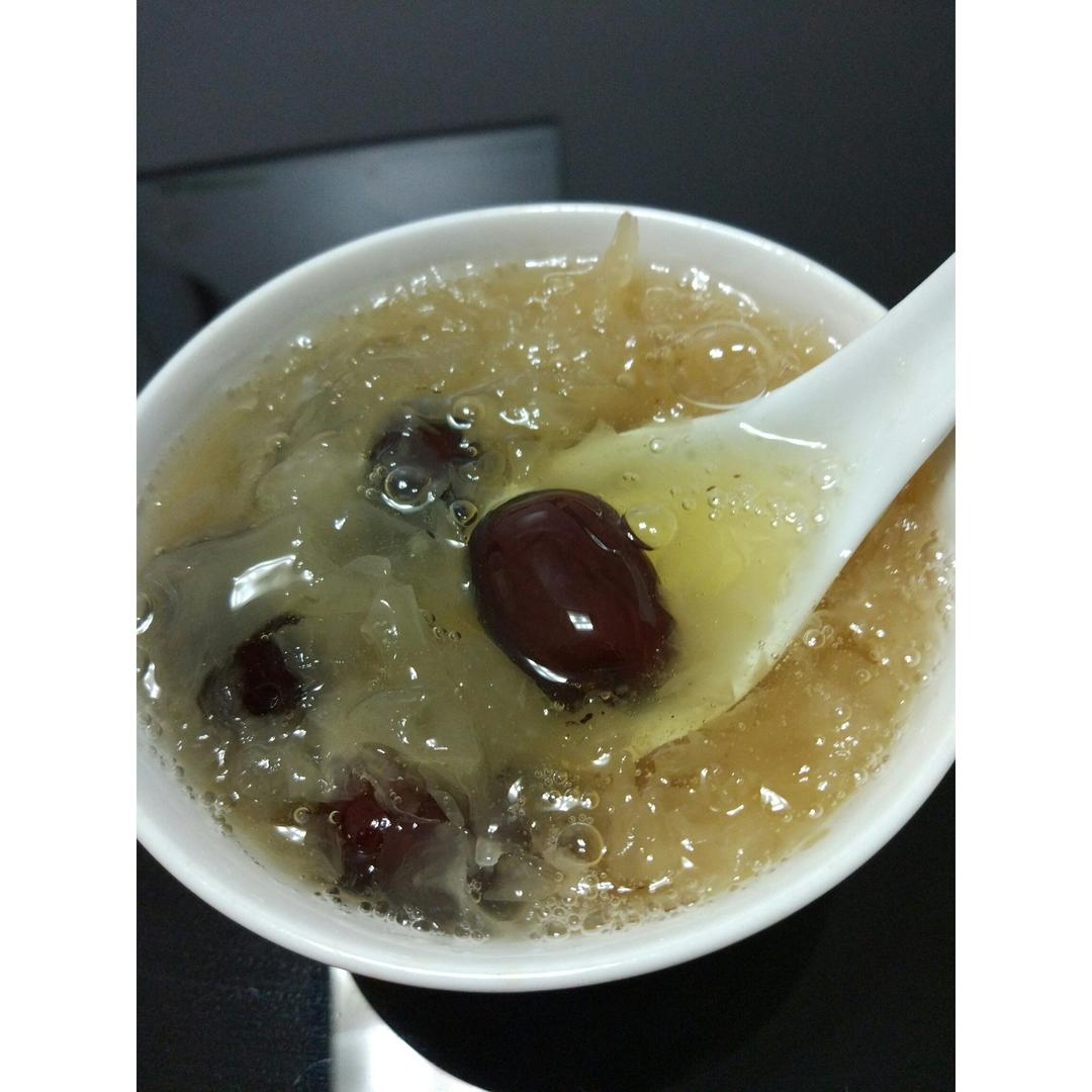 红枣银耳莲子羹