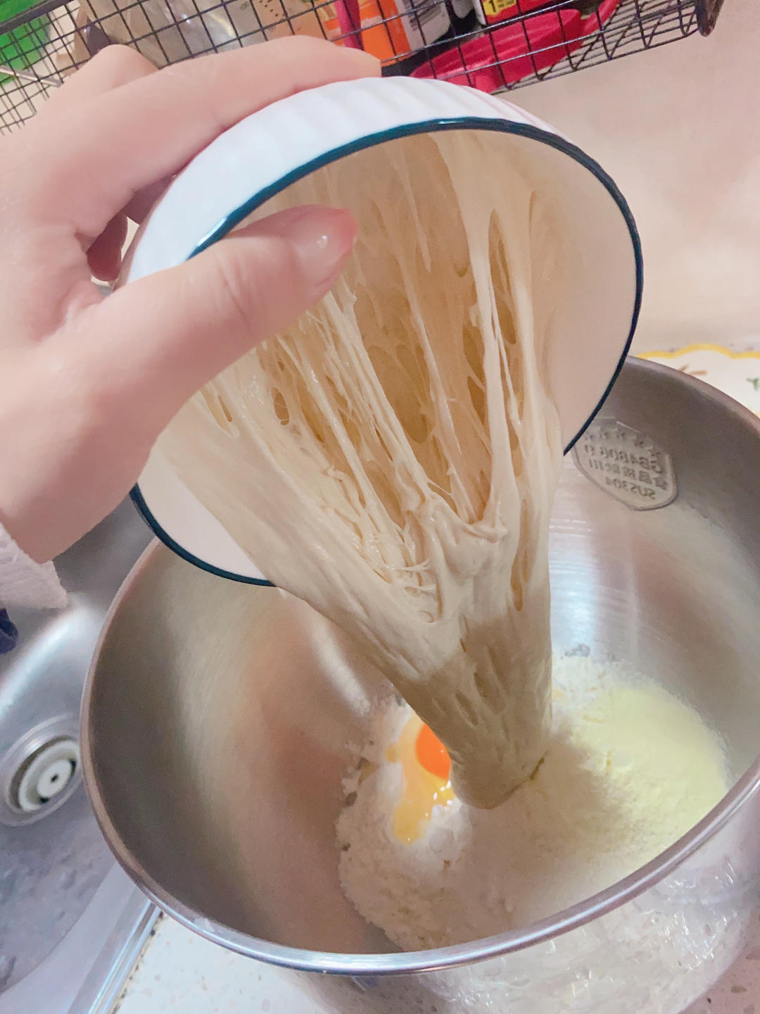 做100款面包の12：在家开茶餐厅!港式菠萝包 –不划格子自然裂开的香酥脆皮！菠萝油/酥皮包