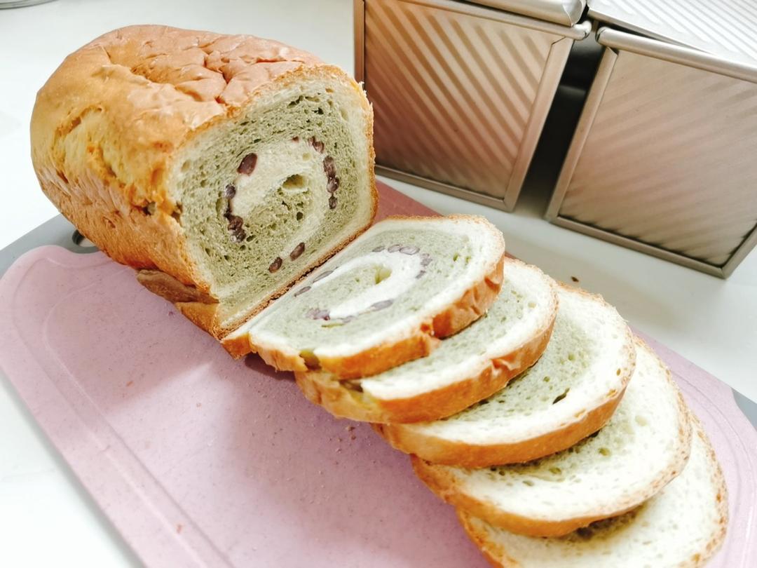 清香柔软的抹茶红豆吐司