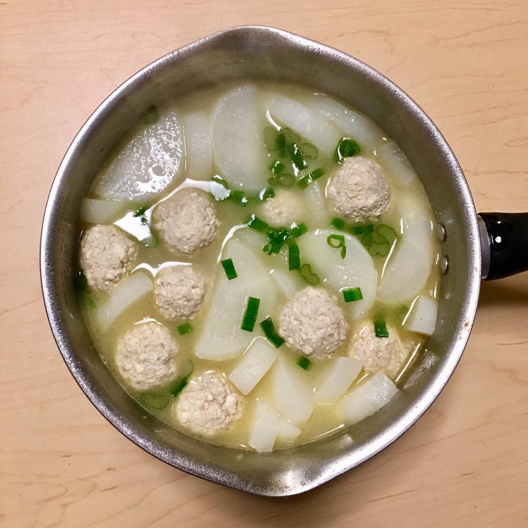 【10分钟系列】白萝卜豆腐圆子汤