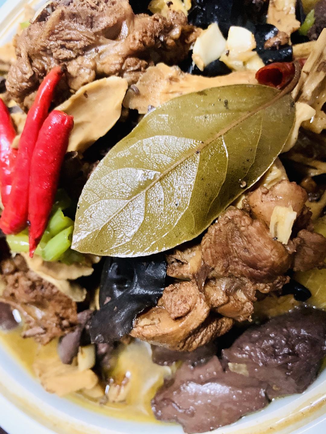 飘香笋干木耳啤酒鸭