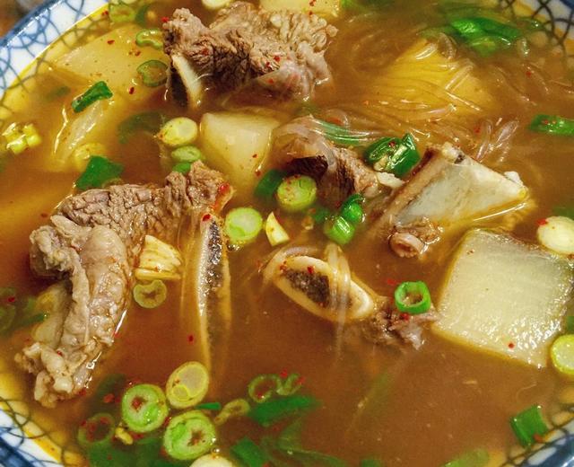 【Galbitang 韩国牛仔骨萝卜粉条汤】Korean Beef Short-Rib Soup with Daikon and Vermicelli