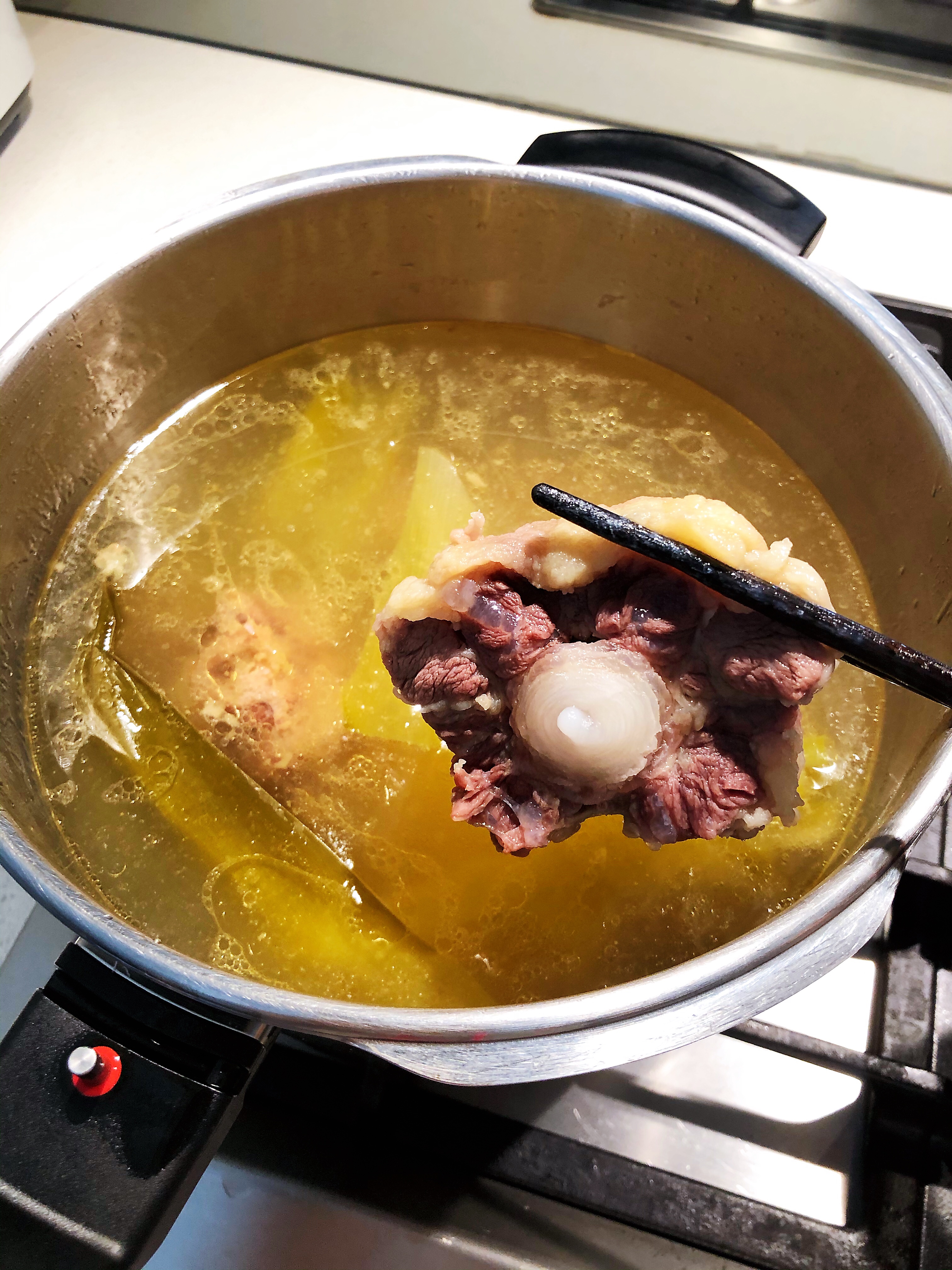 日韩式牛尾汤三煮                             🈚️腥🈚️臭超正宗的做法