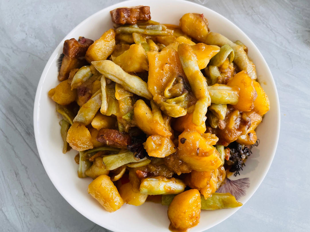 不吃两碗饭你找我！东北做法 酱炖芸豆土豆五花肉