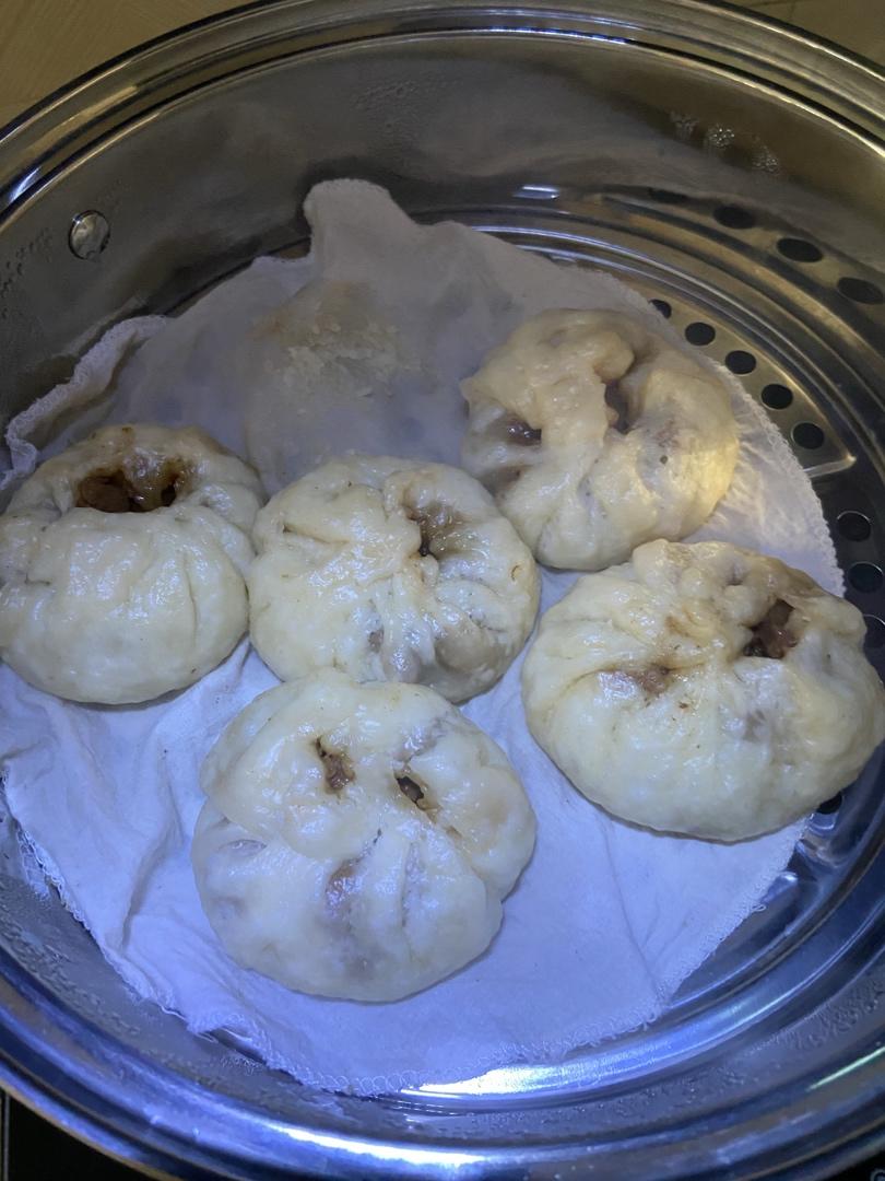 云朵般松软爆浆蜜汁叉烧包
