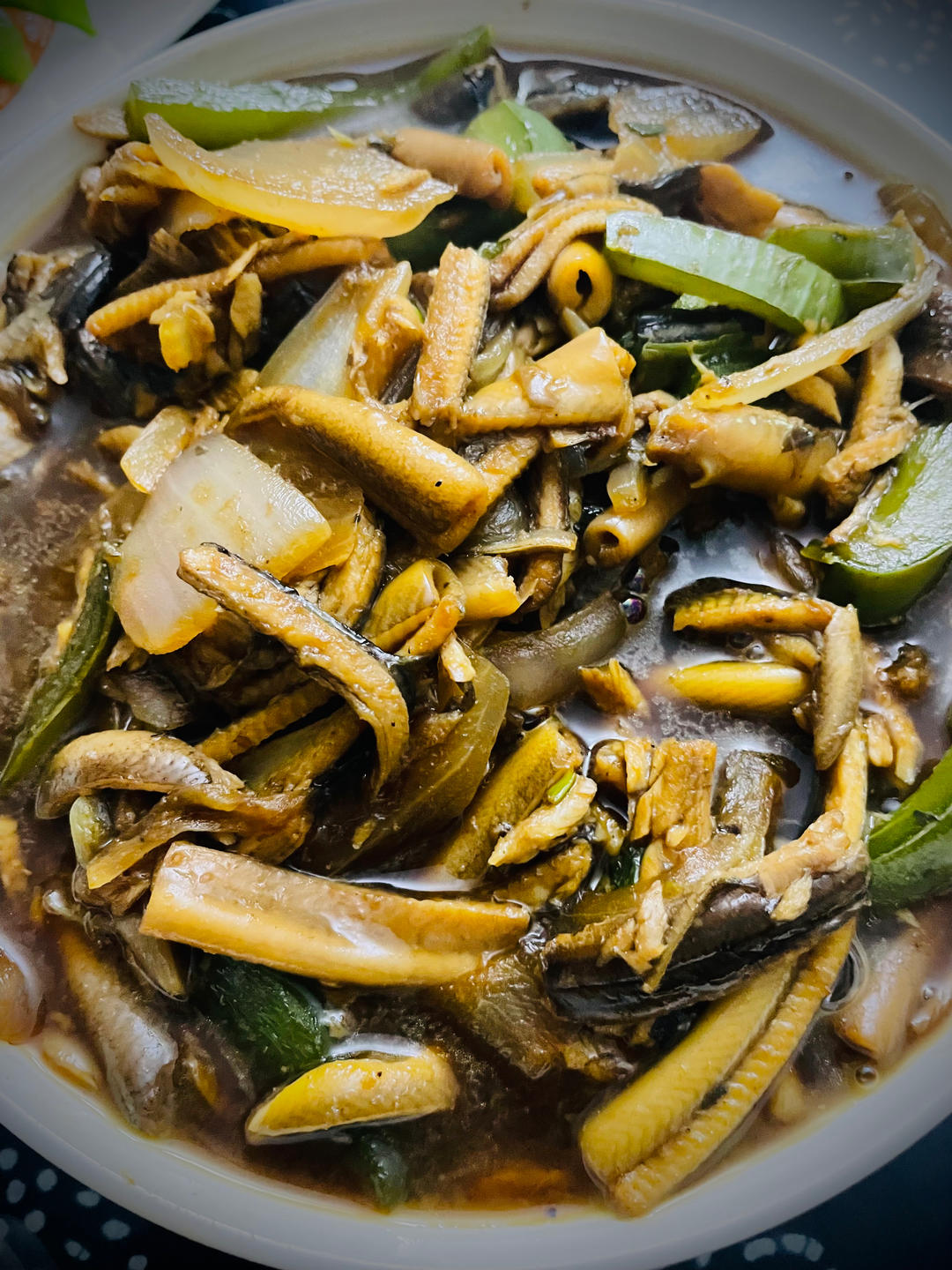 洋葱炒鳝丝（在家也能做出本帮老菜馆的感觉）