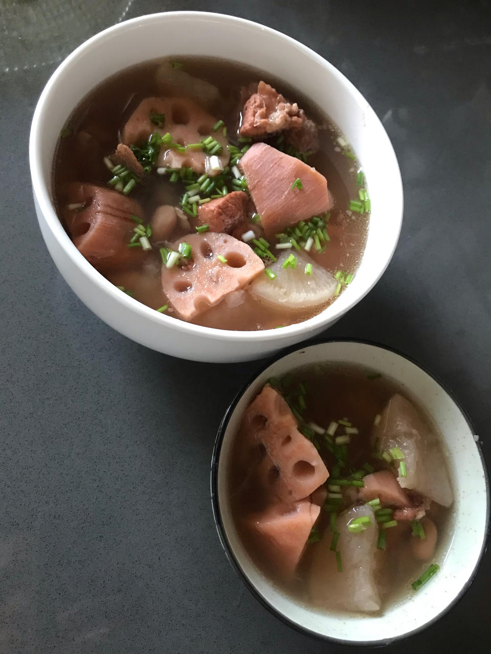 秋冬滋补——莲藕花生排骨汤（内附超香蘸料做法！）