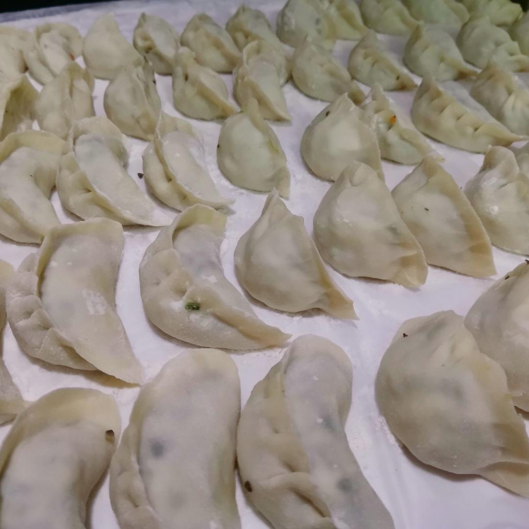 韭菜鸡蛋饺子，馄饨