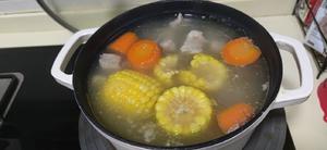 玉米胡萝卜排骨汤的做法 步骤5