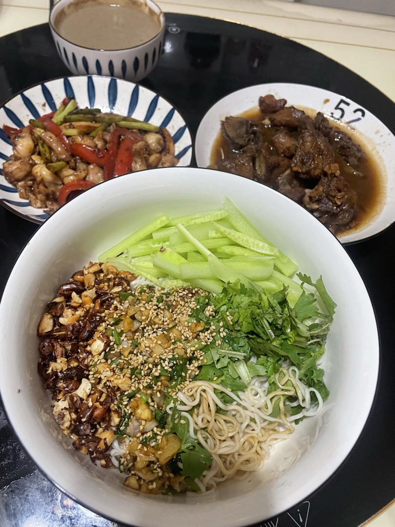 酸辣爽口的凉拌面！保证吃一次就上瘾