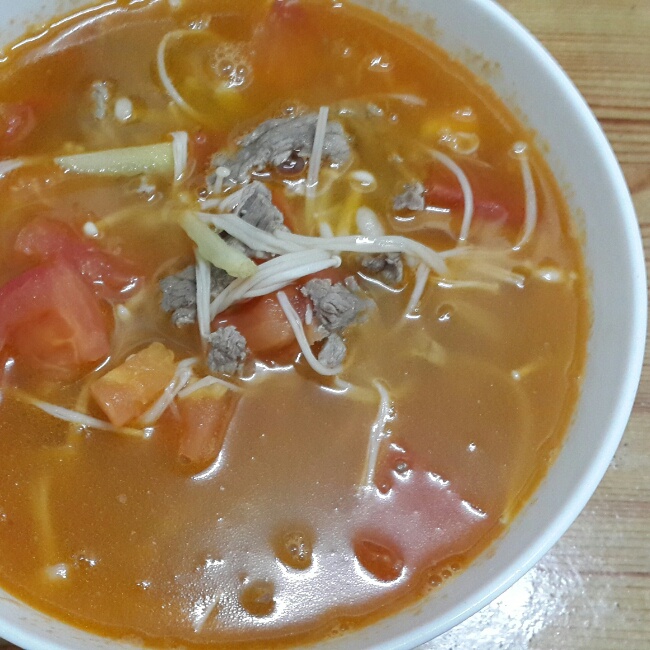 金针菇肥牛番茄锅