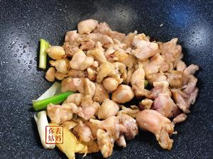 【鲜美咕咕鸡】营养葱烧鸡腿肉的做法 步骤8