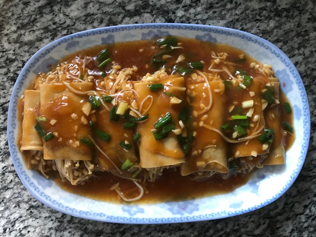金针菇豆皮卷