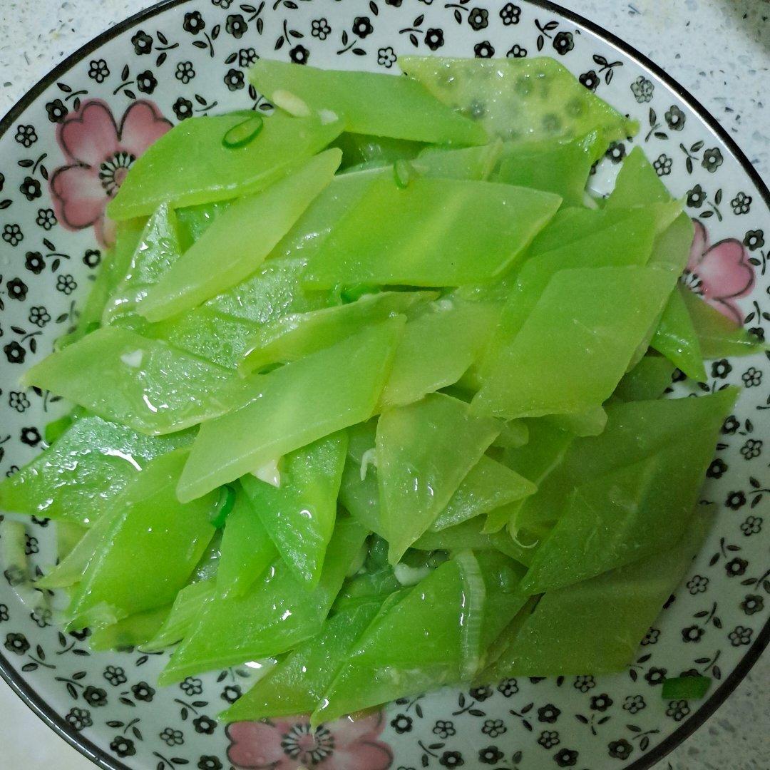 爱宝的妞做的清炒莴笋