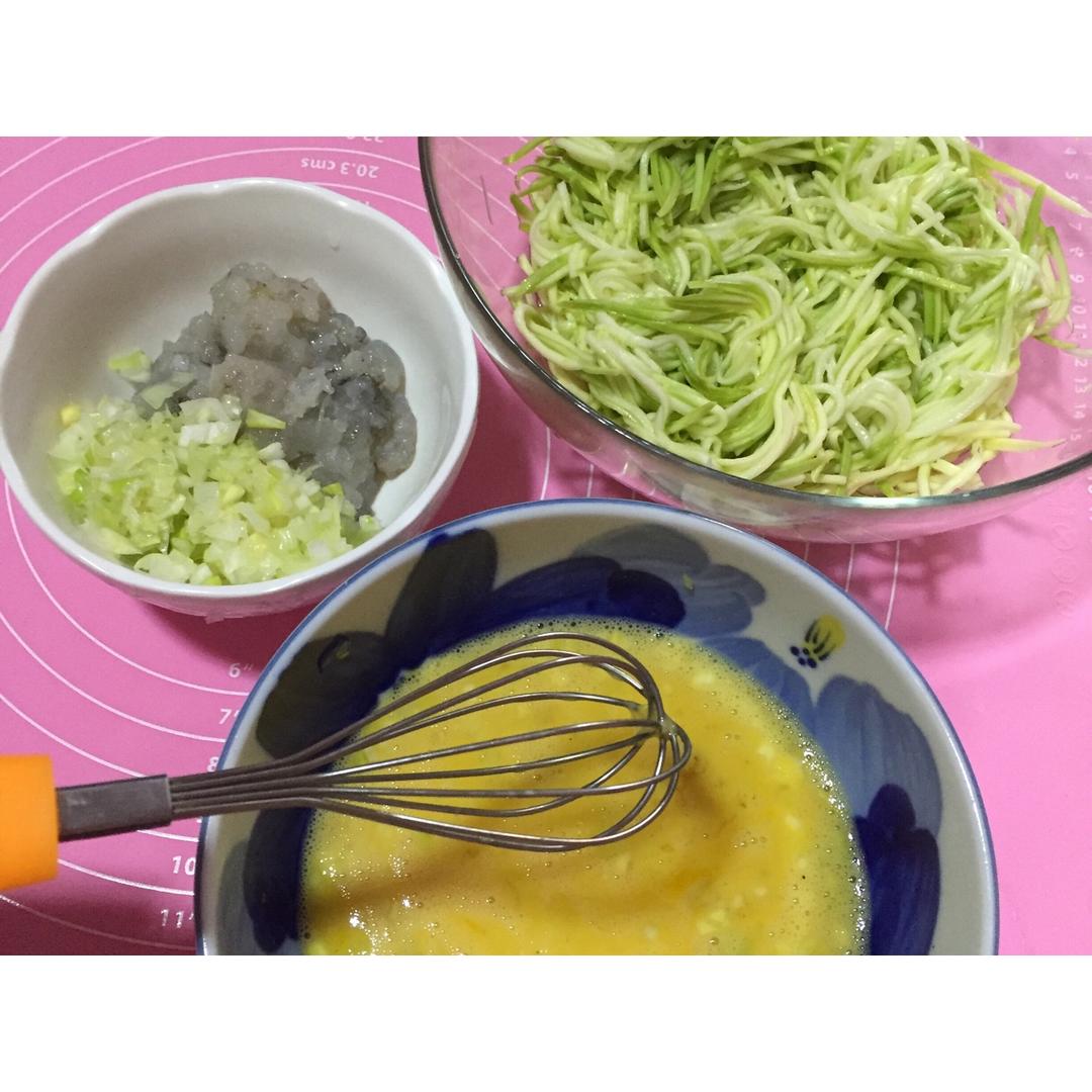 西葫芦鸡蛋虾仁三鲜饺子