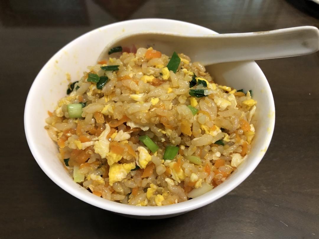 胡萝卜鸡蛋炒饭
