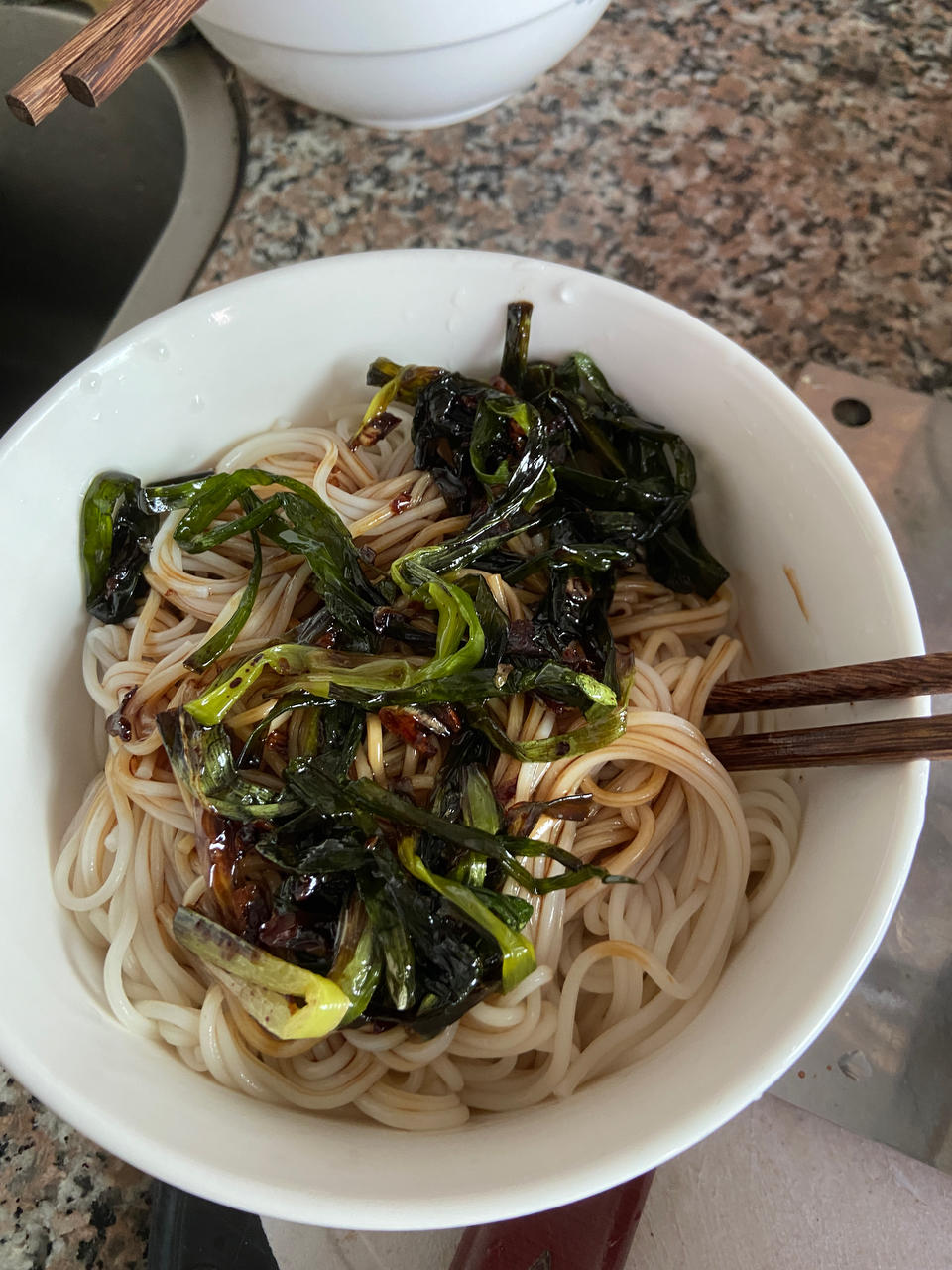 10分钟搞定的一碗葱油拌面