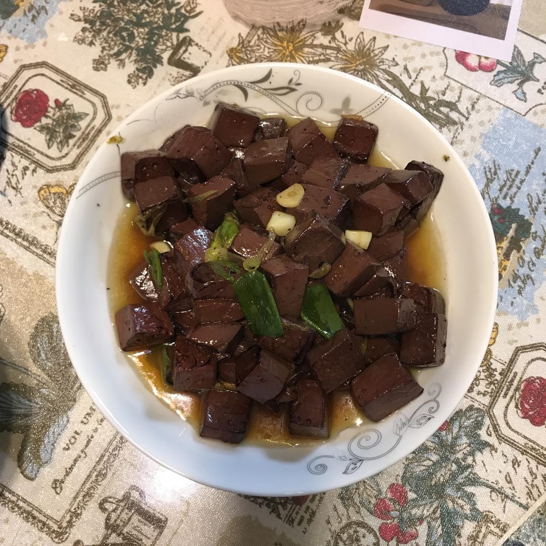 大蒜炒血豆腐