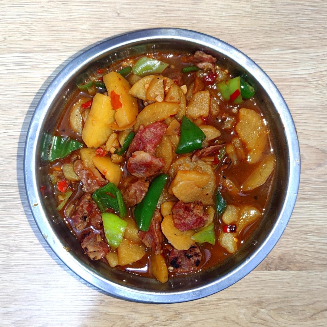 土豆焖腊肠