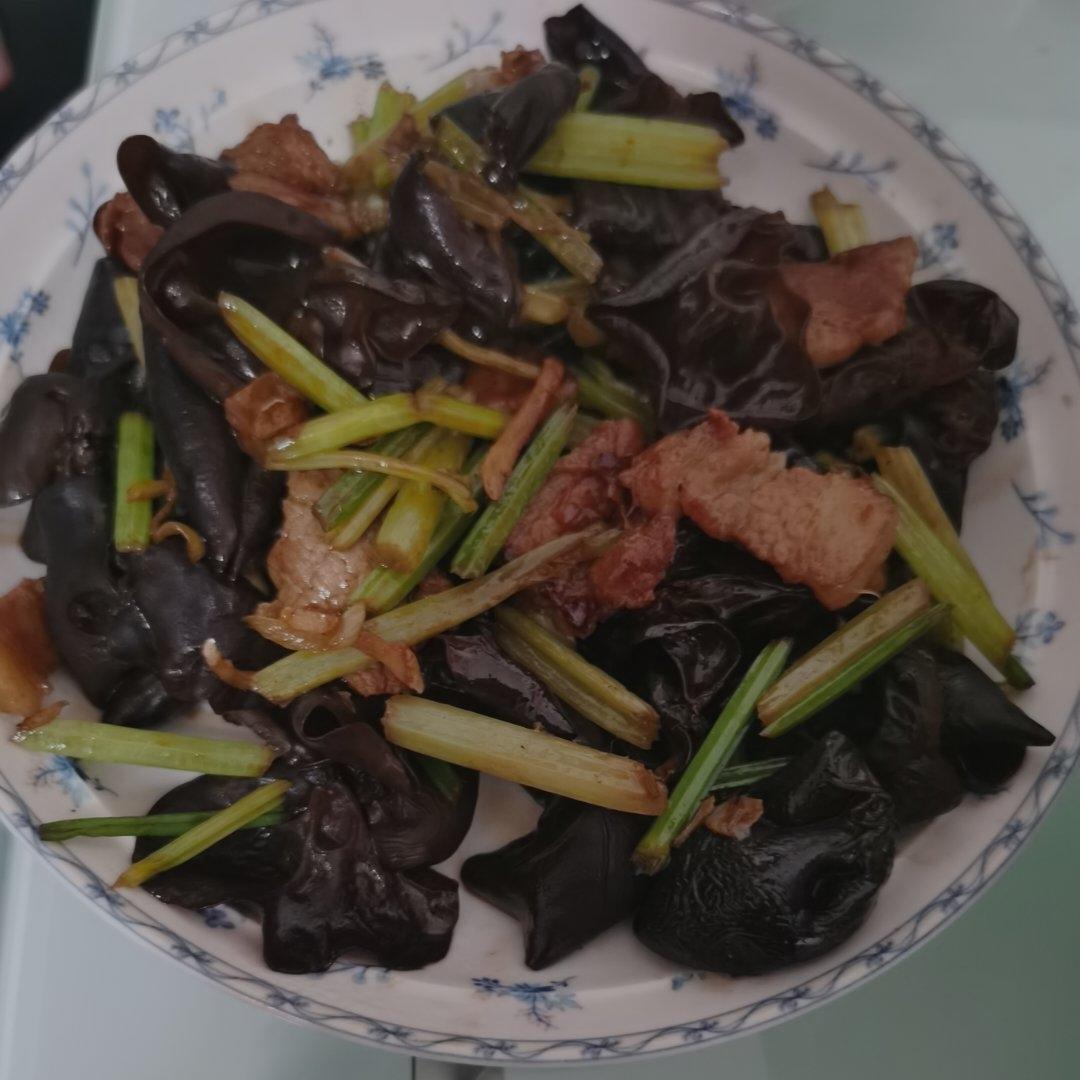 一招鲜芹菜炒肉