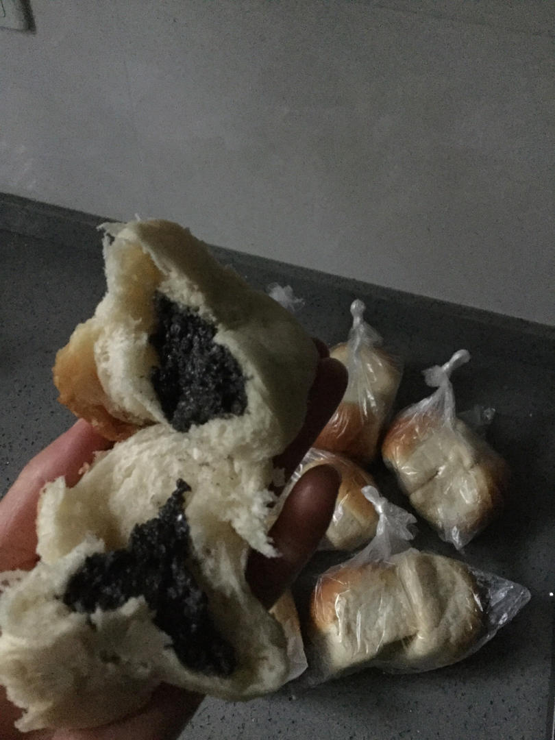 双倍黑芝麻餐包